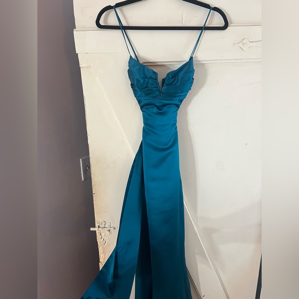 Elegant Teal Evening Gown